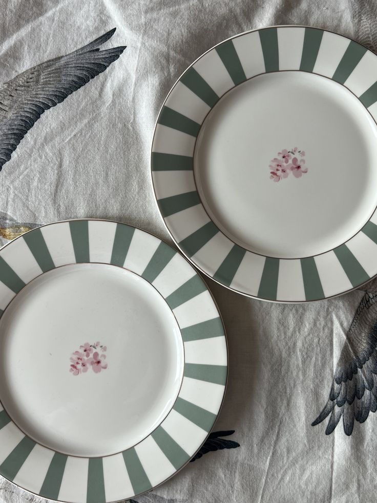 Tableware arranged for everyday dining