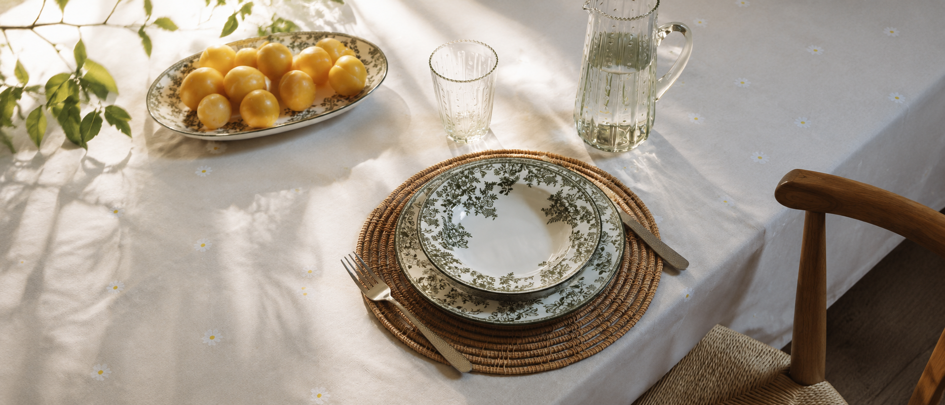 Thoughtfully arranged tableware for everyday dining