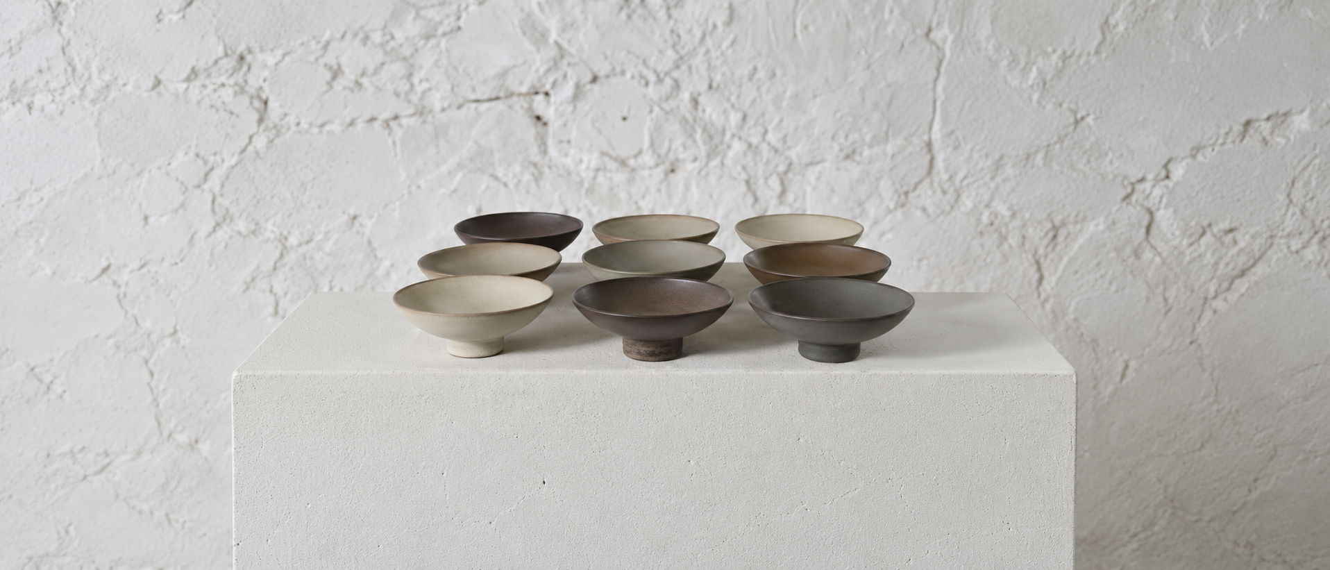 Tableware arranged for relaxed everyday dining