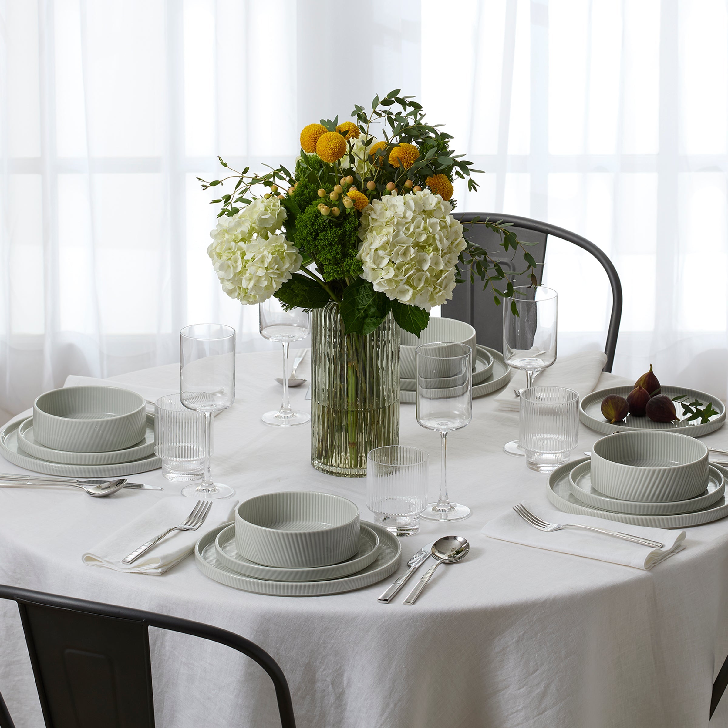 Tableware arranged in an everyday dining setting